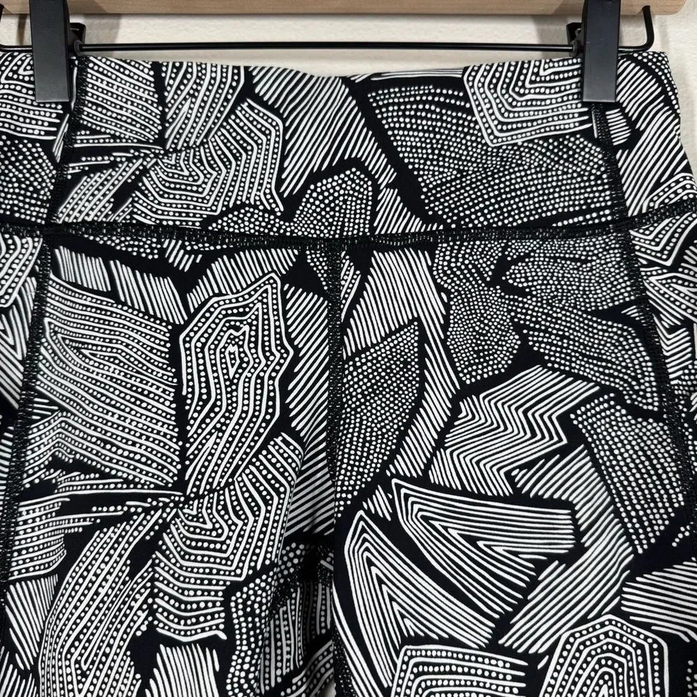Lululemon Women's Goal Crusher 7/8 Tights Leggings Dottie Tribe White Black 4